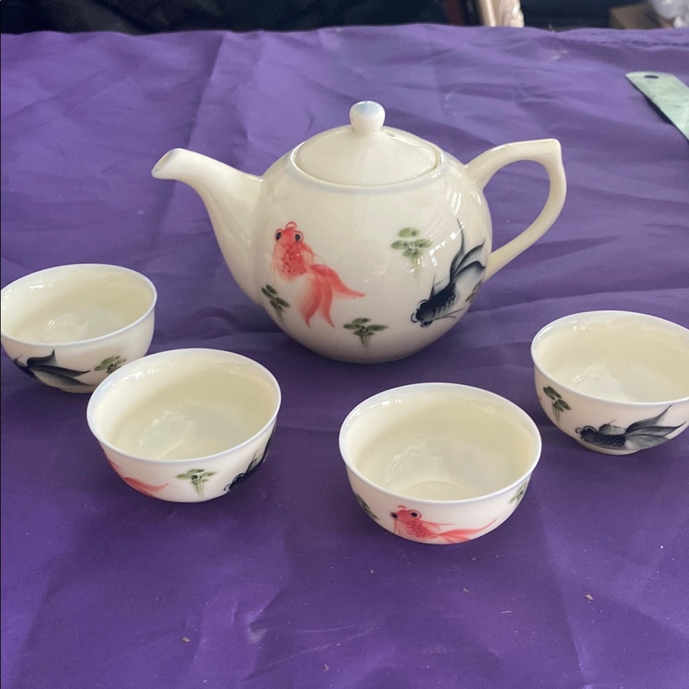 Elegant Fish Design Tea Set